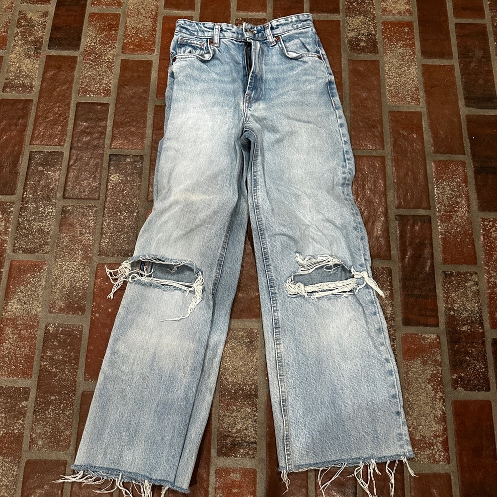 Zara Destroyed Knee Jeans Light Rinse Size 0